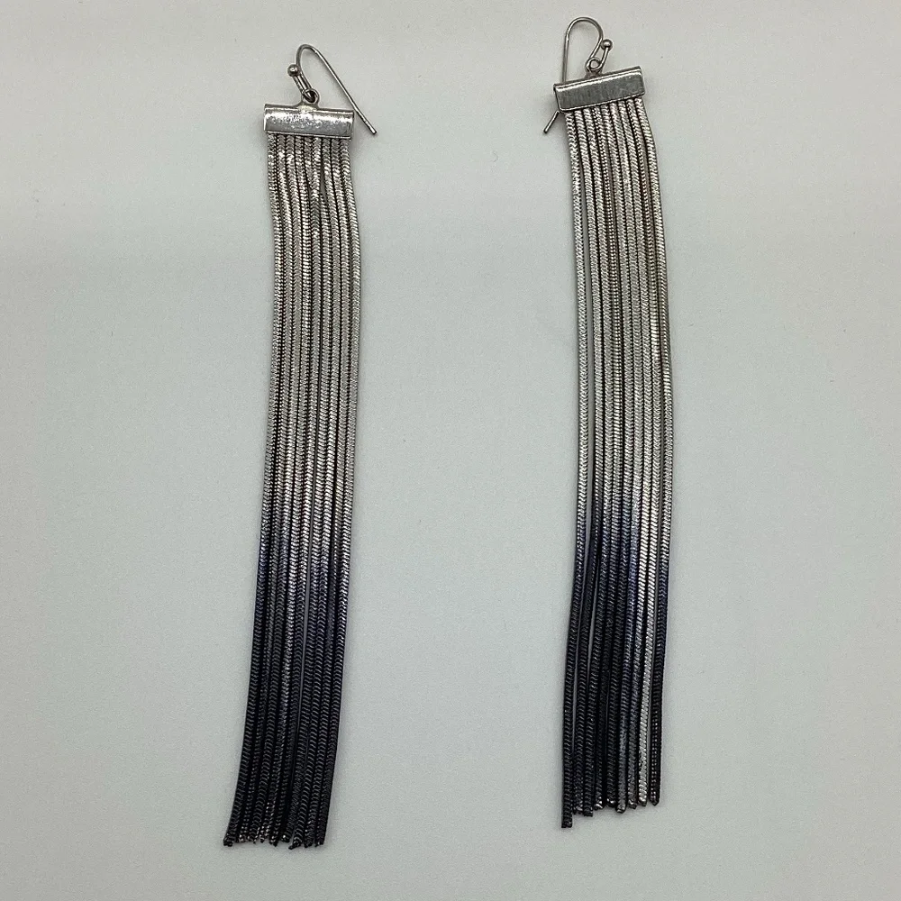 185. Silver & Black Gradient Rope Earrings EUC